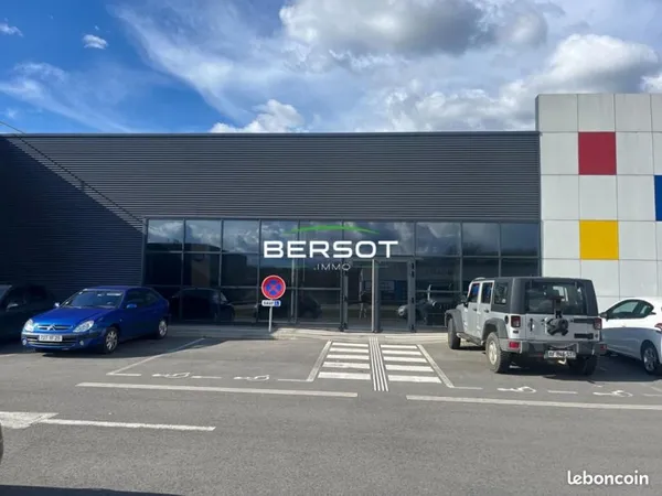 Local commercial 389 m²