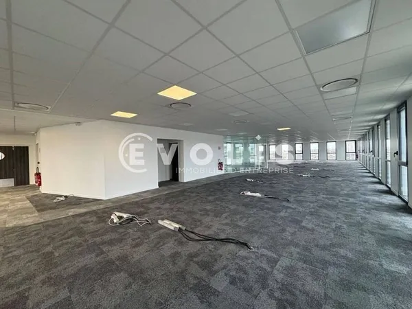 Bureaux 3096 m²
