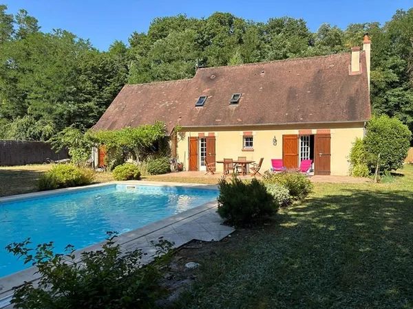 VENNECY 15 minutes ORLEANS maison 6 pièces avec 8039 m² de terrain boisé