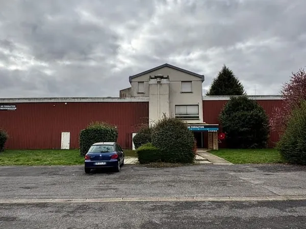 Local d'activité 908 m²