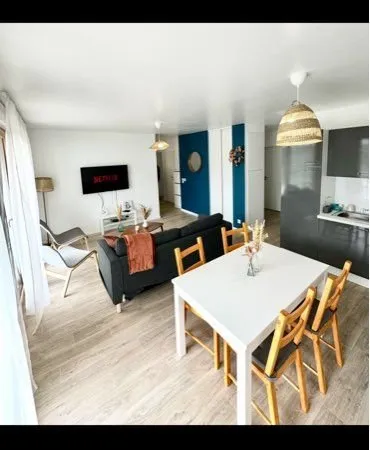 Chambre à louer dans grand appartement proche de l'aéroport/paris