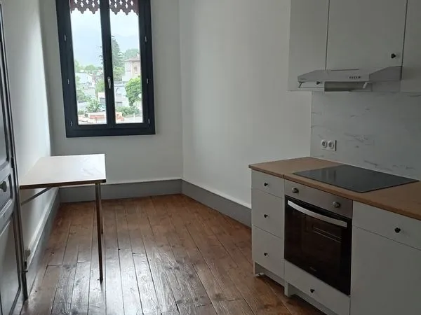 Spacieux T4 87m² avec terrasse en centre-ville