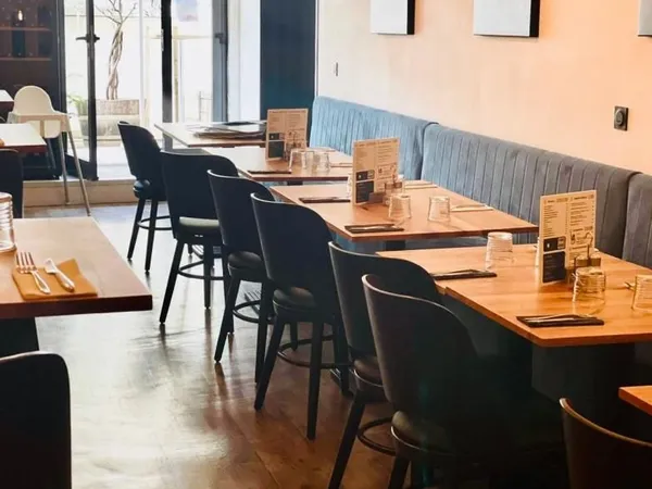 Commerce restaurant Cuers