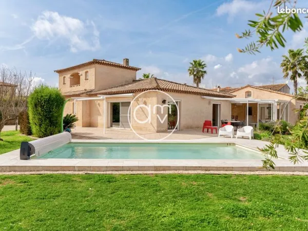 Maison 9 pièces 225 m²