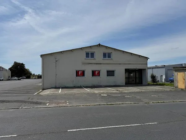 Local commercial avec bureaux Saint Lo