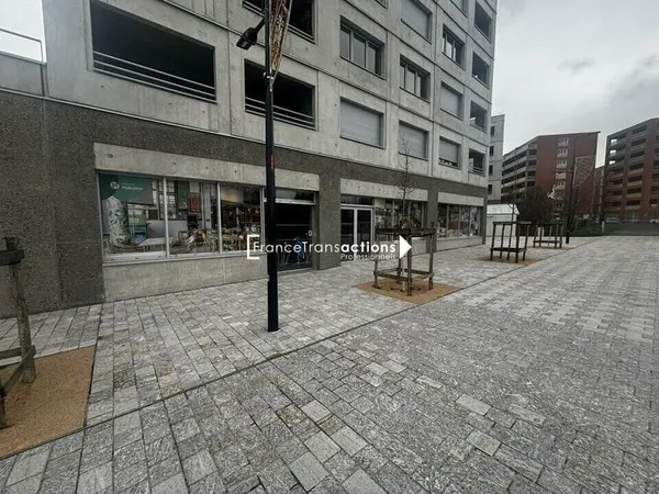 Local commercial 361 m²