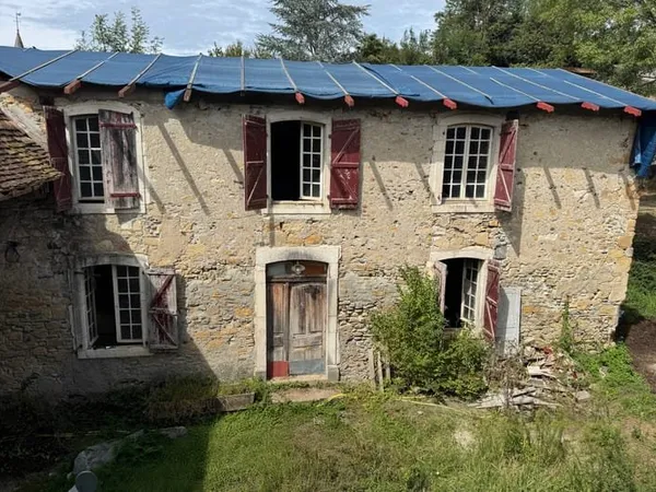 Maison béarnaise à rénover avec terres
