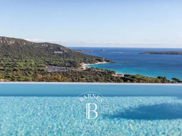 Palombaggia, villa 7 chambres, chambre de service, piscine, vue mer panoramique, proche plage