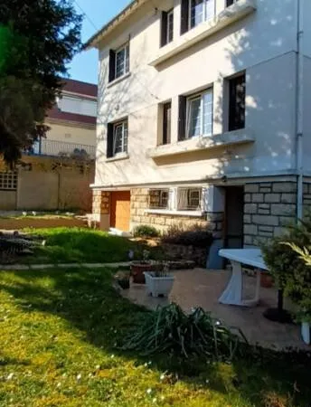 Maison 8 pièces 240 m²