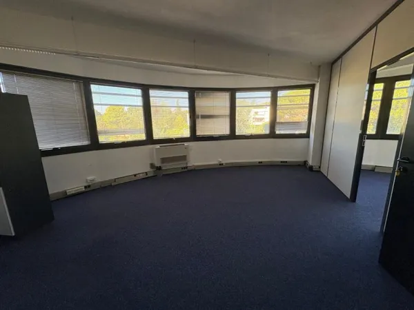 Local professionnel 64 m²