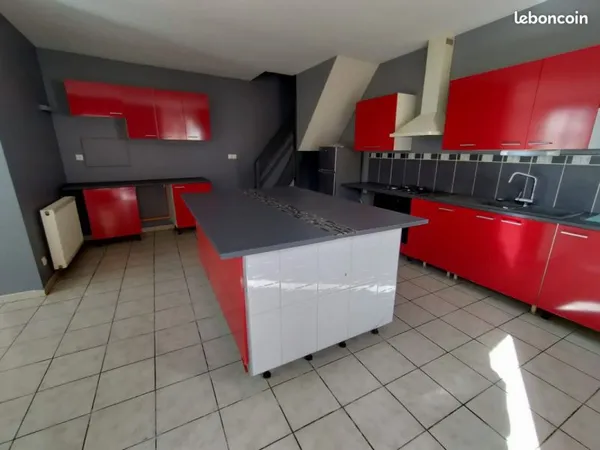 Maison 2 pièces 83 m²