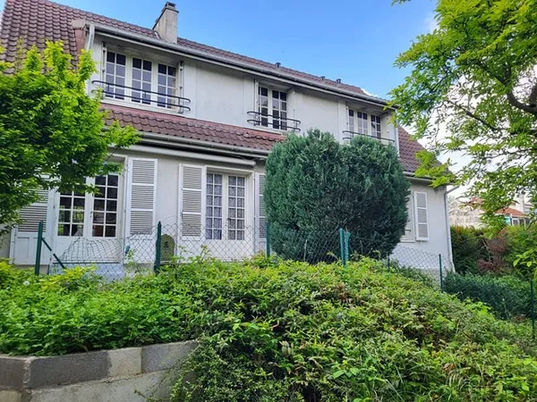 MAISON AVEC JARDIN - 7 PIECES - 160 M²