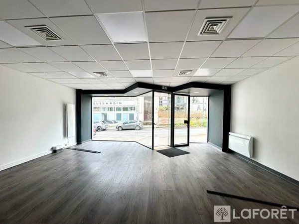 Local commercial 76 m²