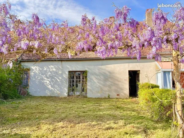 Maison à rénover avec cour proche Gueugnon