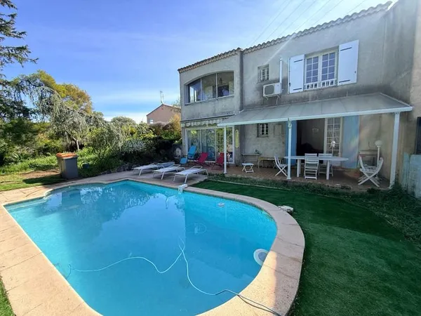 FREJUS TOUR DE MARE, VILLA MITOYENNE AVEC PISCINE