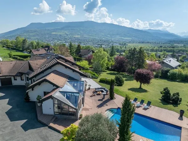 Maison 5 pièces 286 m²