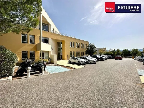Bureaux 93 m²