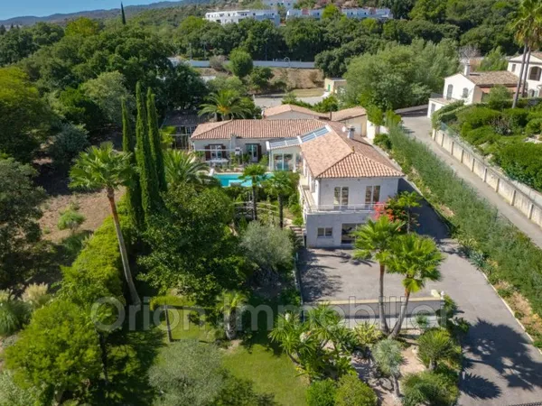 Maison 9 pièces 300 m²