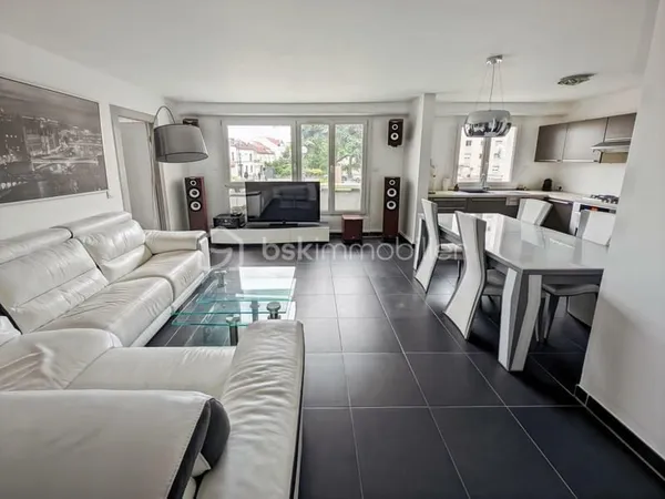 SUPERBE APPARTEMENT F4 3 CHAMBRES CENTRE VILLE DE SAINT GRATIEN - LE FORUM