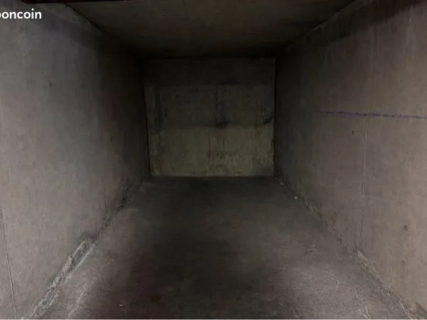 Garage fermé - accès facile
