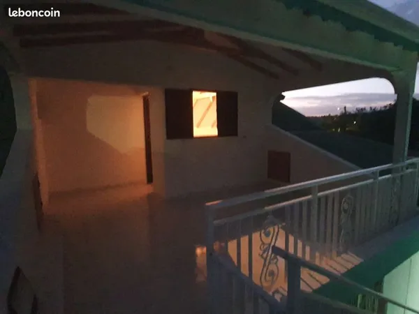 Haut de villa à louer