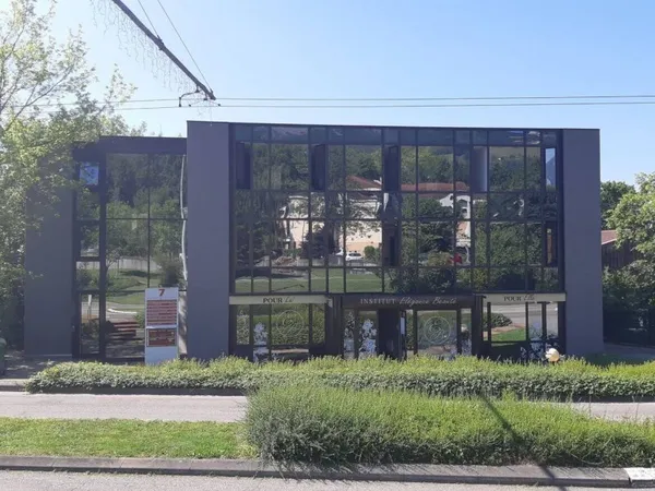 Bureau 59 m²