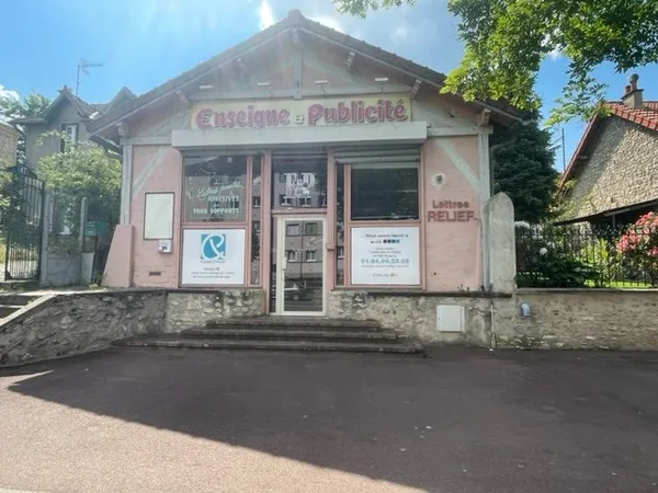 Local industriel 278 m²