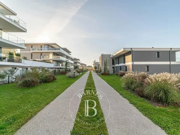 Évian-les-Bains - Appartement en attique - Cave - Garage - 2 stationnements - 4 chambres