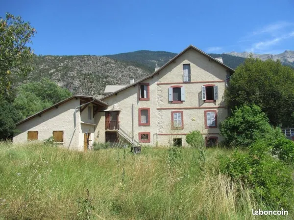 Maison 13 pièces 318 m²