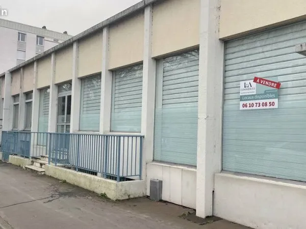 BUREAUX 756 m² TOURS