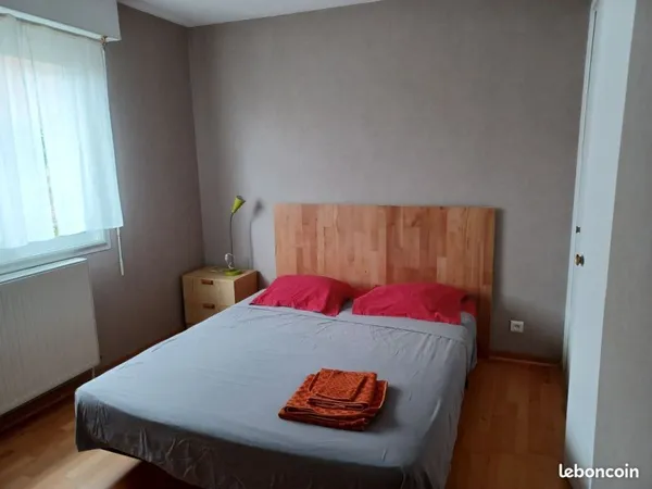 Chambre meublée pour étudiant dans belle maison calme avec jardin