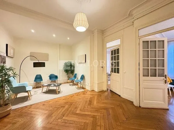 Local professionnel 103 m²