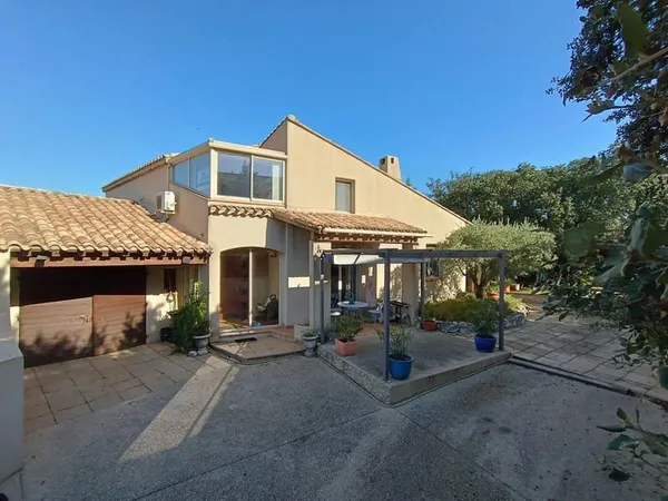 Maison familiale de caractère de 155 m2 avec piscine