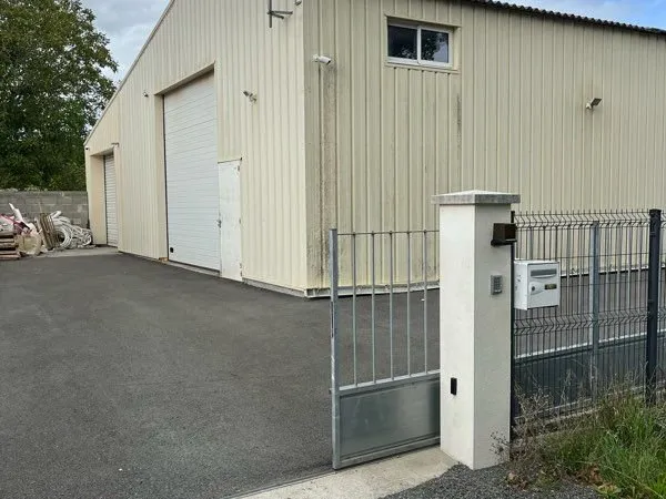 Local dépôt bureau 300m2