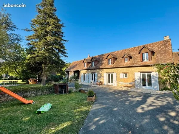 Propriété d'exception - 2 maisons sur parc arboré de 4 500 m² - Piscine chauffée - Idéal résidence p