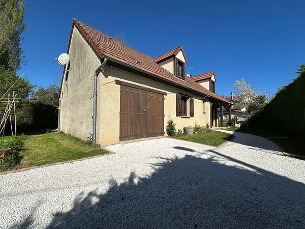 TREON - Pavillon traditionnel 4 chambres + Garage