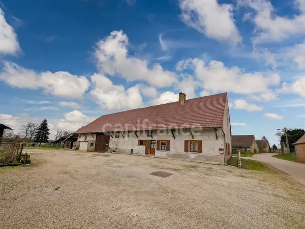 A LONGEPIERRE (71) à vendre ancienne ferme de 4 pièces nombreuses dépendances terrain de 3 851 m²