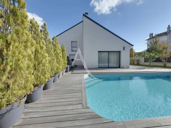 Maison 8 pièces 212 m²