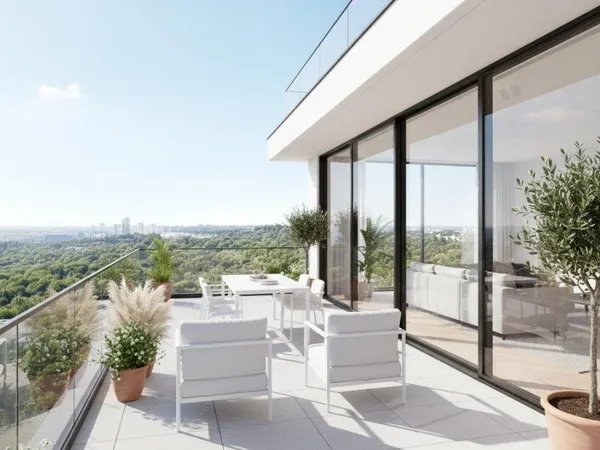 5 pièces traversant en attique - Résidence intime (14 logements) - 3 terrasses, parking, cave- À 10 