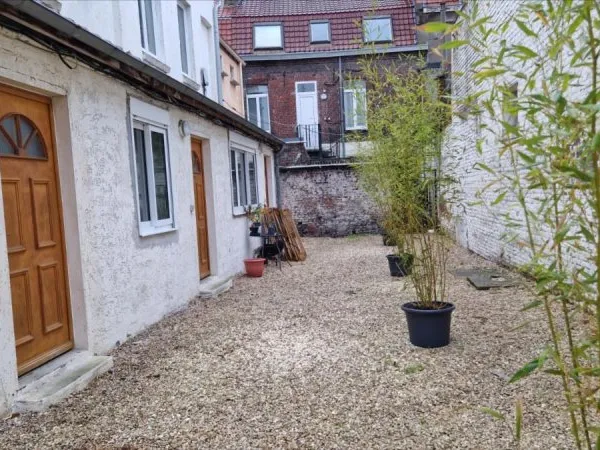 LILLE - SUR LA PLACE DU MARCHE DE WAZEMMES - MAISON DE 45 M2 A V