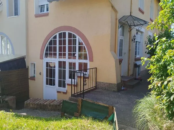 Maison 3 pièces avec 2 chambres dont une avec dressing - Jardin, garage et sous sol - Pompey