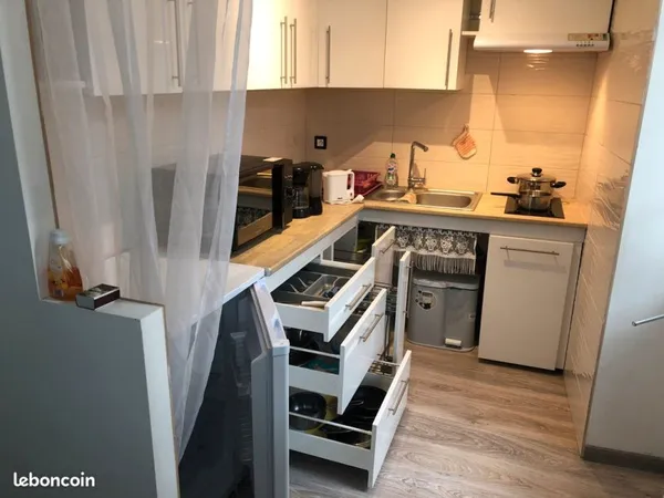 STUDIOS meublé et entièrement équipé
