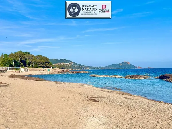 Studio à 600m coeur village, plage à pied, clim, au sein d'une véritable pinède