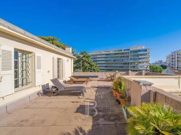 CANNES CENTRE - 2 APPARTEMENTS 4 PIÈCES - TERRASSES - GARAGE