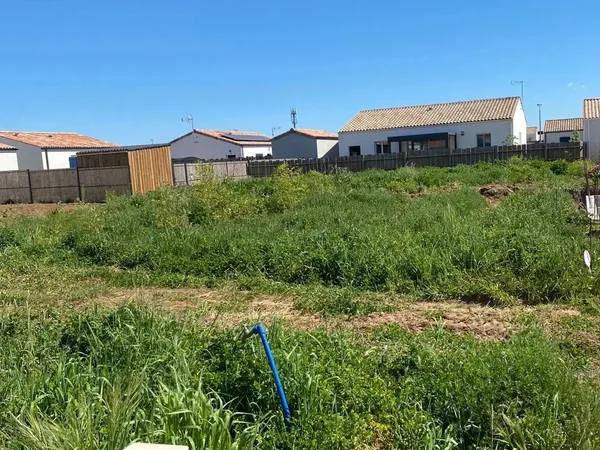 Terrain 496 m²