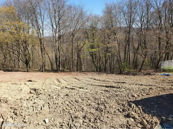 Terrain viabilisé et libre de construction