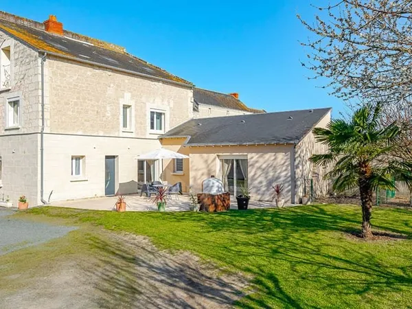 Maison de bourg avec gîte indépendant et jardin clos