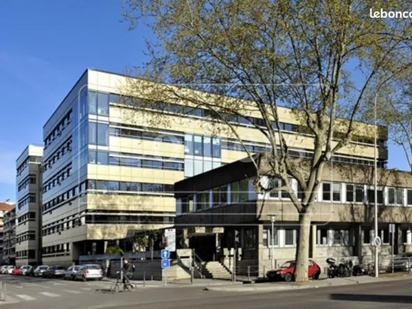 Bureaux 1 905 m²