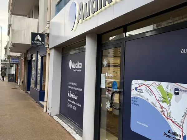 LA BAULE DE LATTRE DE TASSIGNY / LOCAL de 56m2 en parfait ét
