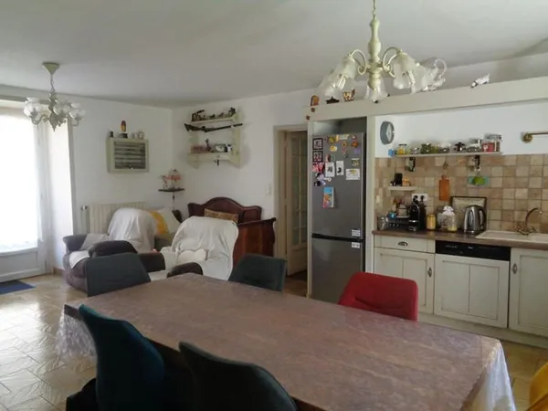 Saint Bonnet Laval(48), maison de 200 m2, 6 chambres avec 1866 m2 de terrain
